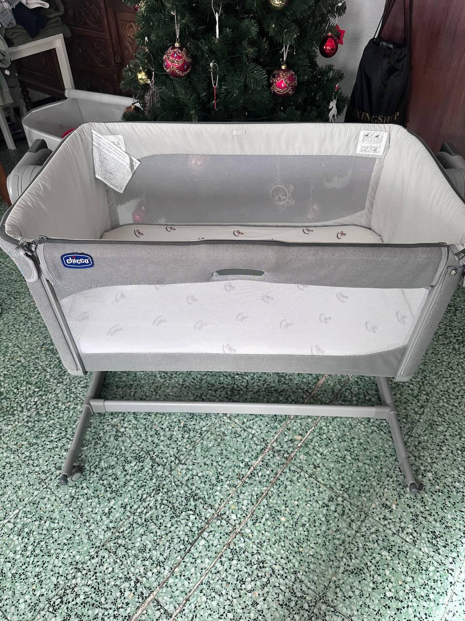 Детская приставная кроватка Chicco Next2Me Magic Evo серого цвета. 1