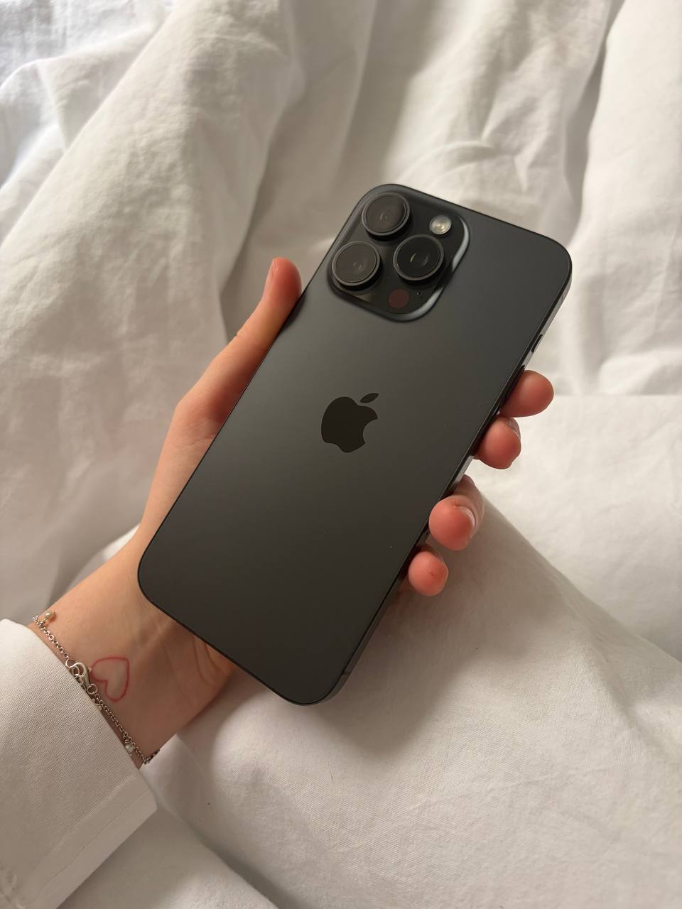 Продам IPhone 15 Pro Max 1