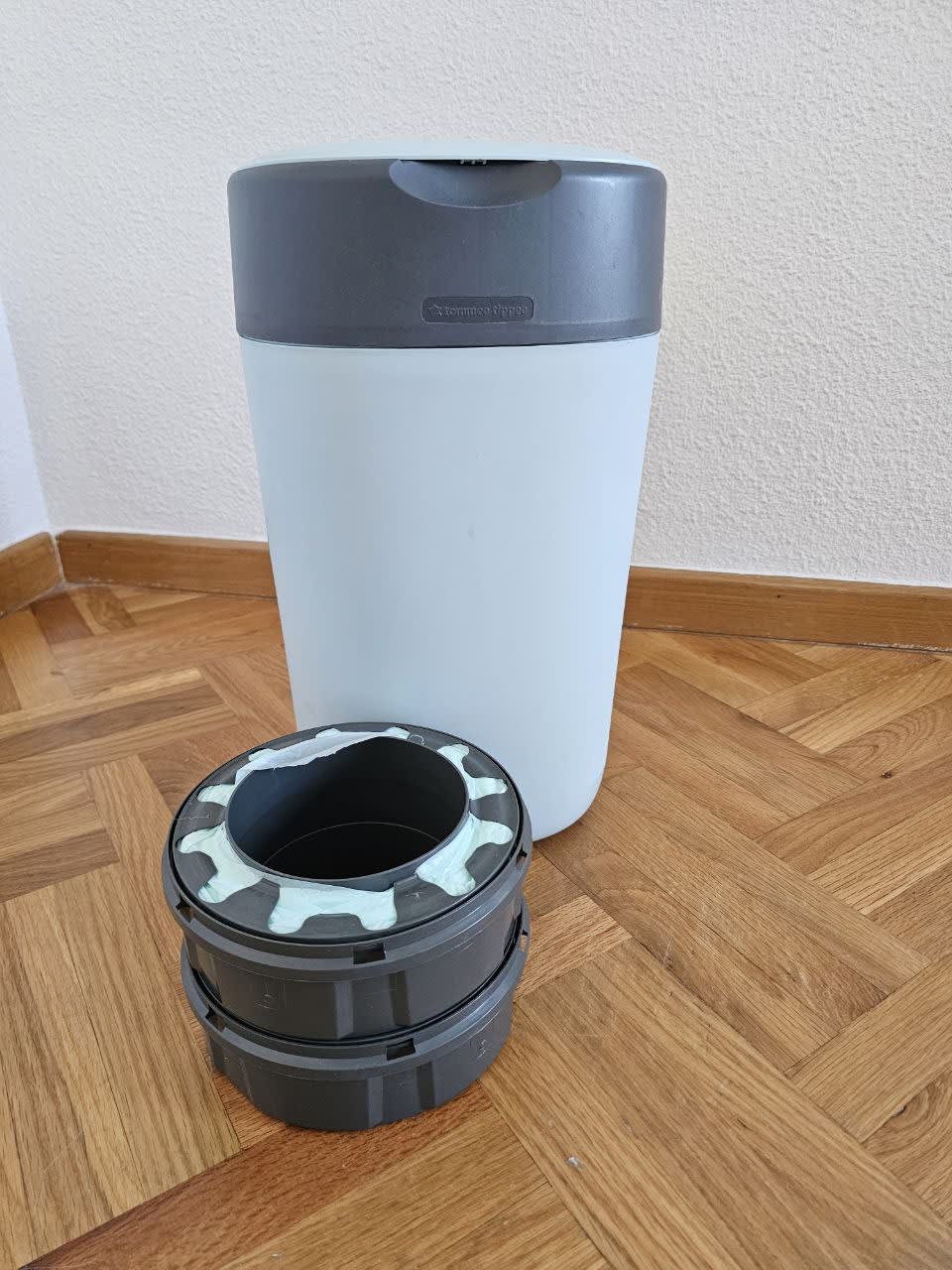 1. Утилизатор подгузников Tommee Tippe с двумя сменными касетами 10€ 1
