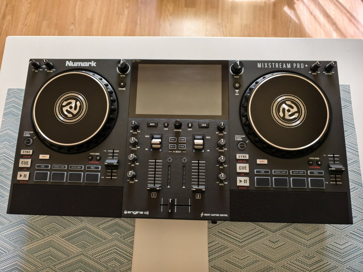 Продам DJ контроллер Numark Mixstream Pro + 2