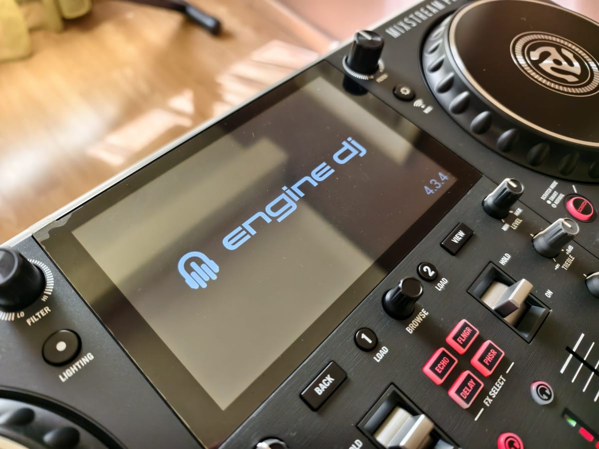 Продам DJ контроллер Numark Mixstream Pro + 4