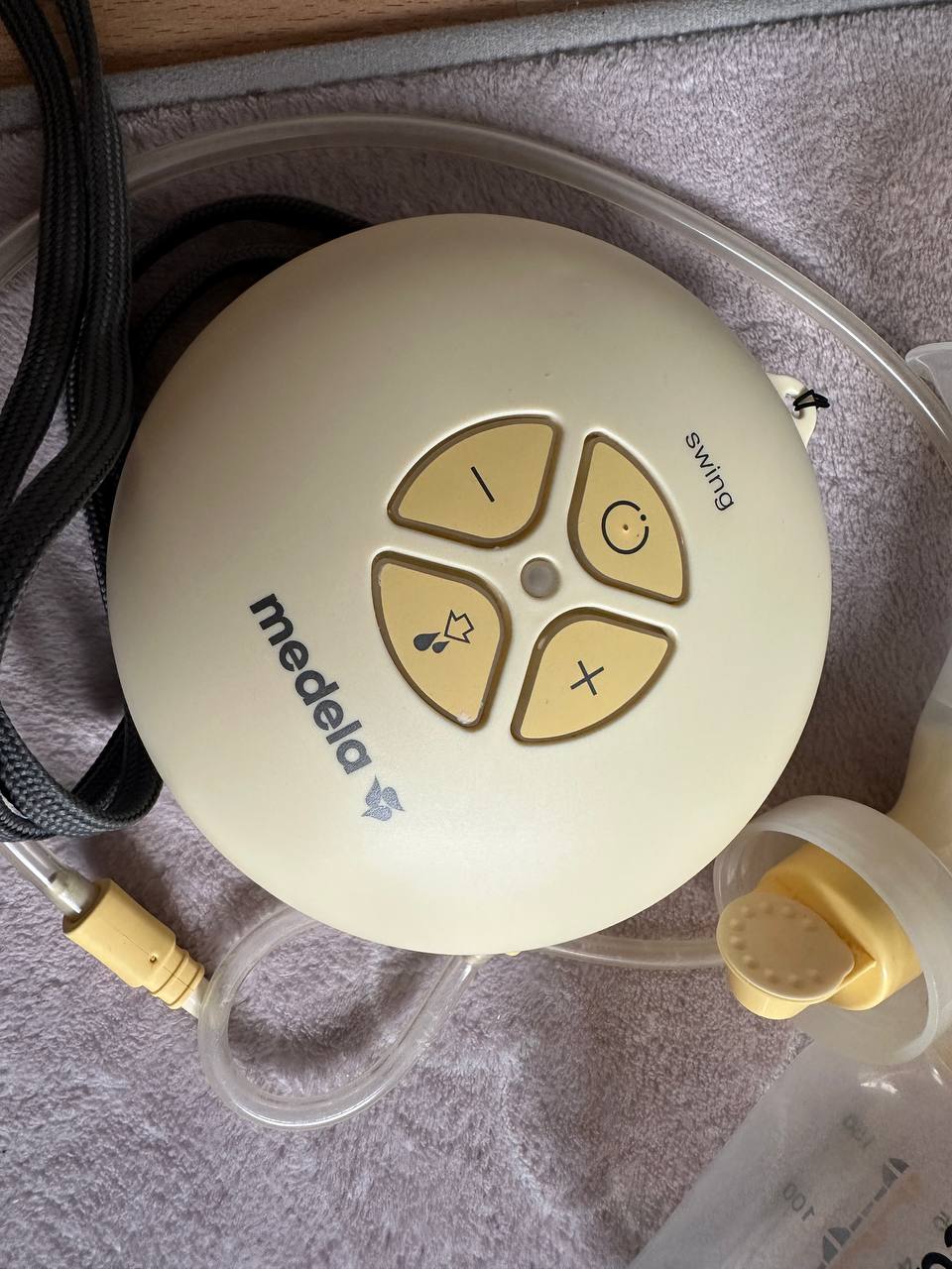 Электрический молокоотсос medela swing+ несколько бутылочек medela 1