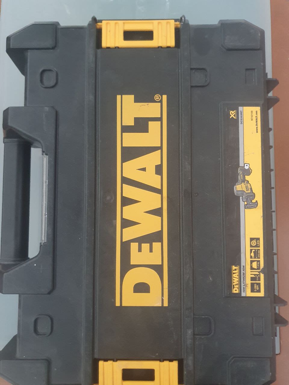 Продам сабельную пилу DeWalt 369. Полный комплект.  Состояние новой. Не пользовались. Использовался 5
