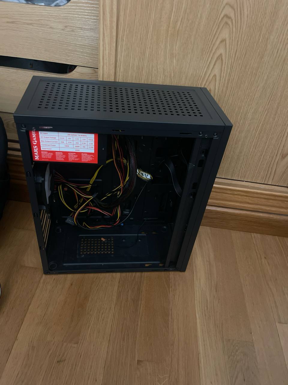 продам корпус он не большой и блок питания на 650W за 30 евро 1
