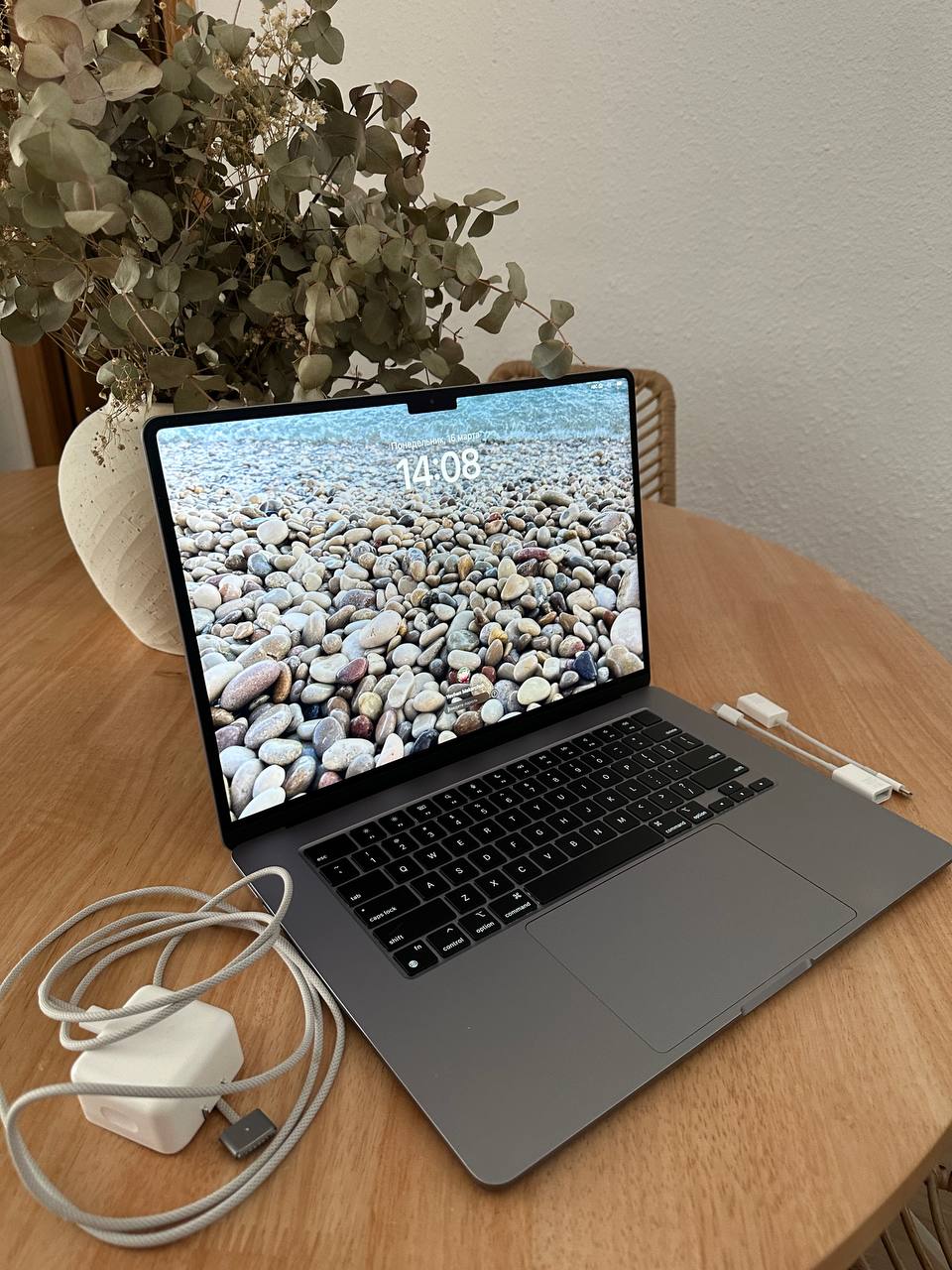 Продам MacBook Air 15 на 512 GB, 8 GB RAM ,раскладка английская 1