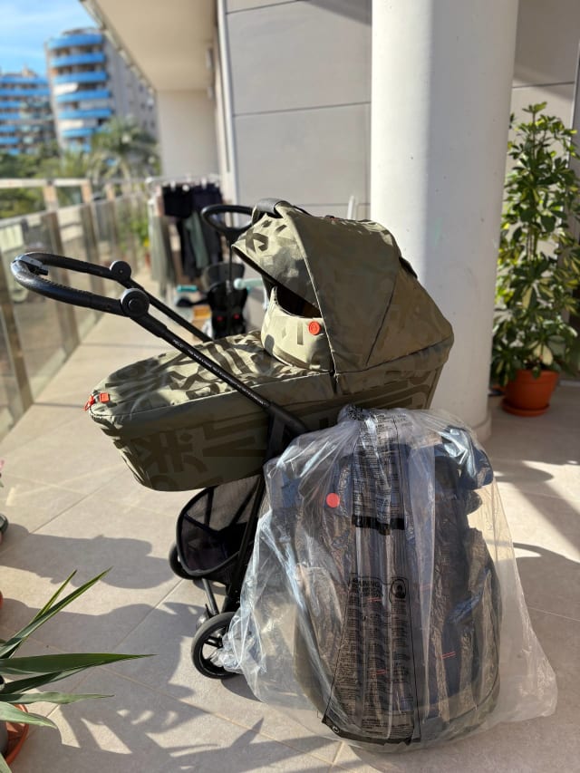 Коляска Cybex Melio Olive Green: люлька, база, прогулка 150€. Доставим в Аликанте и пригород.