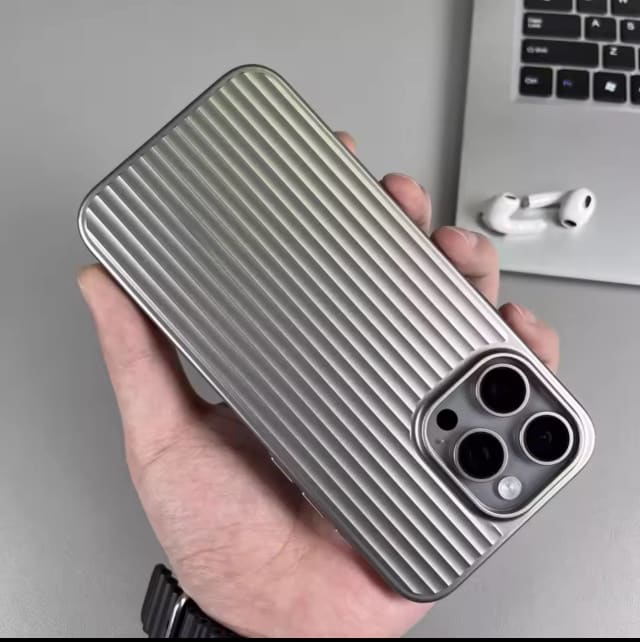 Продам чехол для IPhone 15 pro. Новый