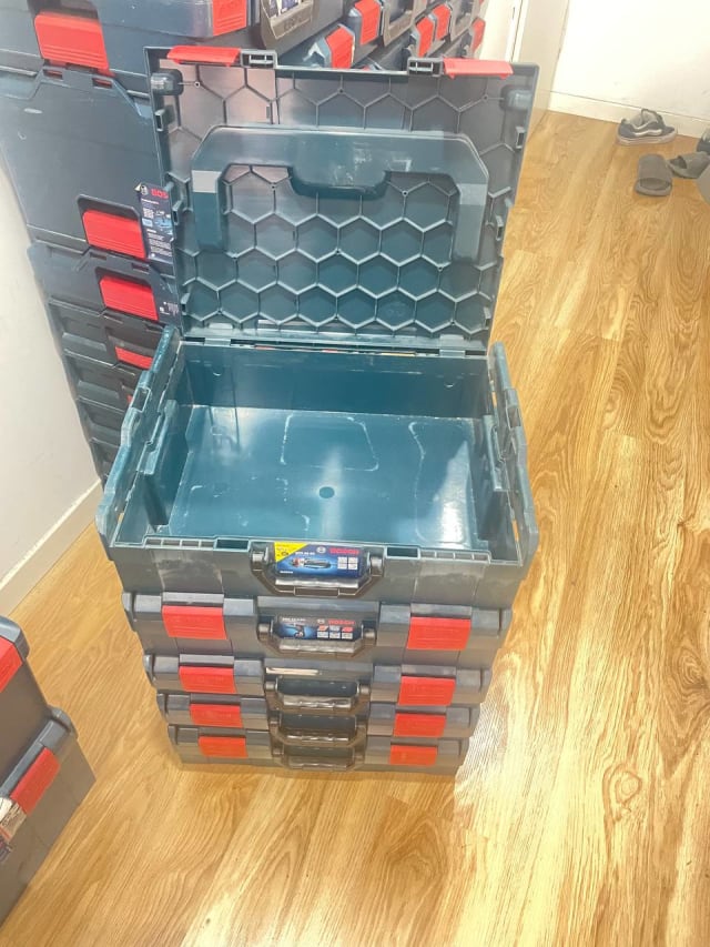 Продам 6 пустых ящиков Bosch L-Boxx для инструментов. 6*25=150 евро