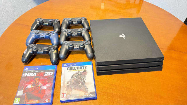 Продаю PlayStation 4 Pro + большой комплект 🎮