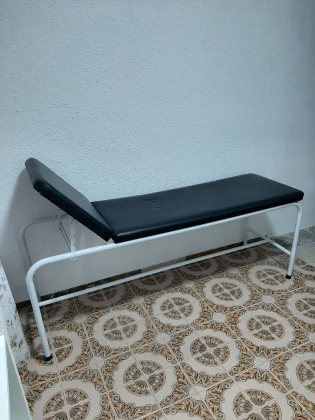 Продам: кушетка, стол для массажа...30 €,