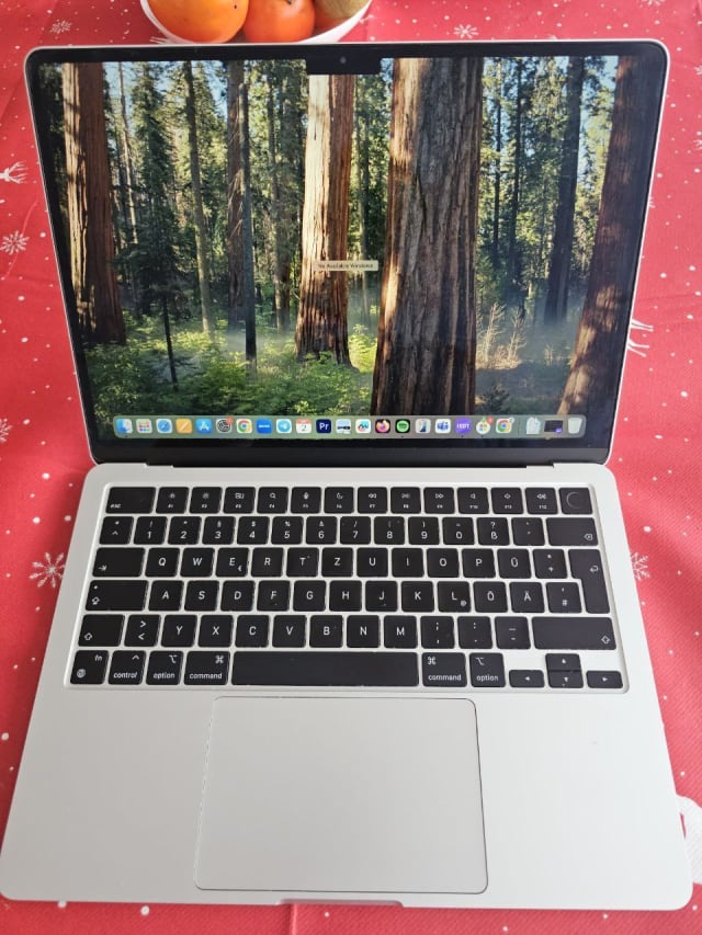 Продам ноутбук Apple MacBook Air M2 8/512 gb