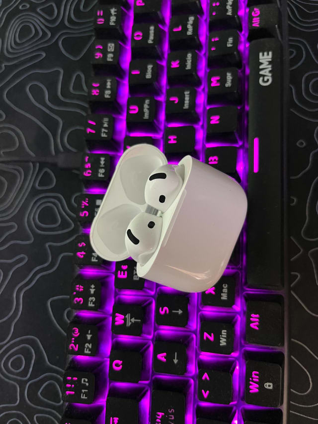 AirPods 4 ( с шумоподавлением) 