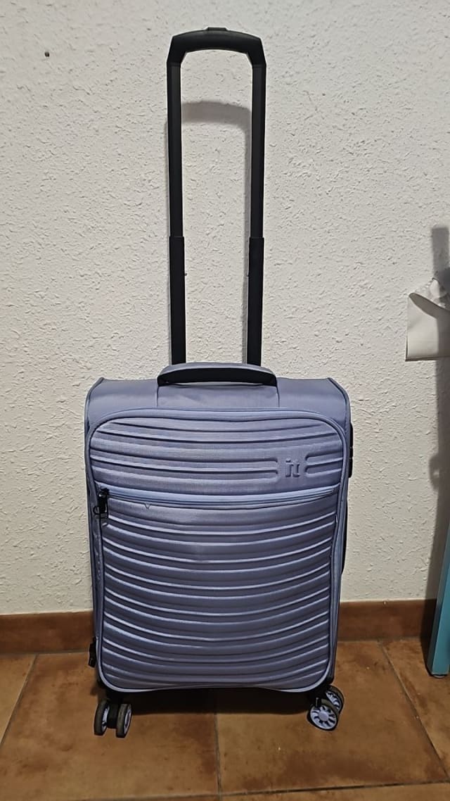 Чемодан Примарк 38×18×54 см, 15€, Аликанте центр