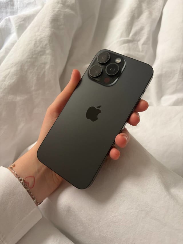 Продам IPhone 15 Pro Max 