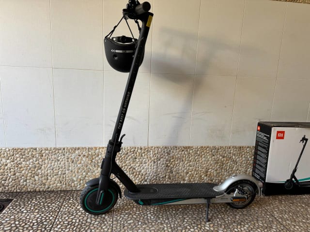 Продается самокат Xiaomi pro 2 Mercedes-AMG,цена 150 евро.