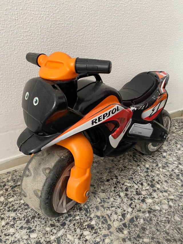 Продам беговел 