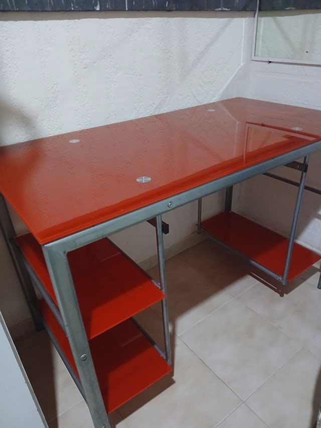 Стеклянный стол ,115×60 ×76см 
