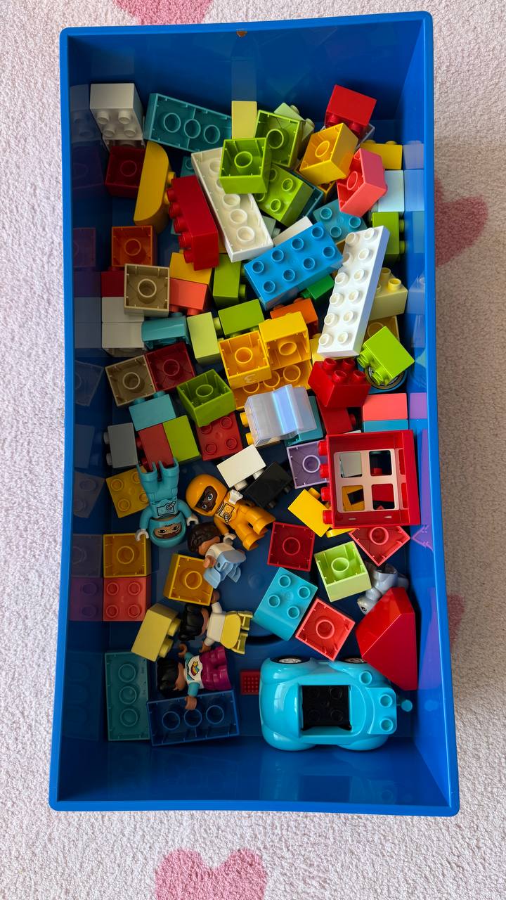 Lego duplo, без определенного набора, 5 фигурок и машинка, без коробки. 20€