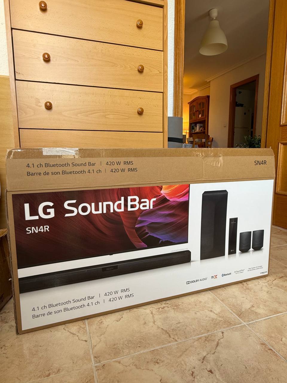 Продаю Sound Bar, Bluetooth керування. Комплект як з магазину. В коробке все как на картинке с короб