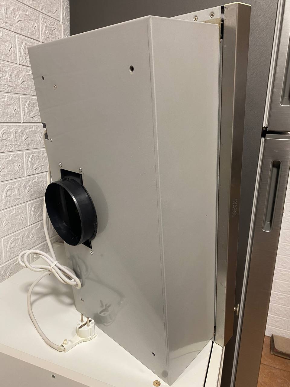 Продам встроенную вытяжку б/у в отличном состоянии 30€.Campana extractora extraíble 60cm blanca Cook 2