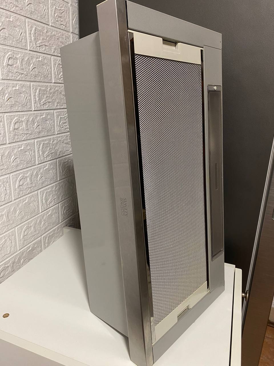 Продам встроенную вытяжку б/у в отличном состоянии 30€.Campana extractora extraíble 60cm blanca Cook