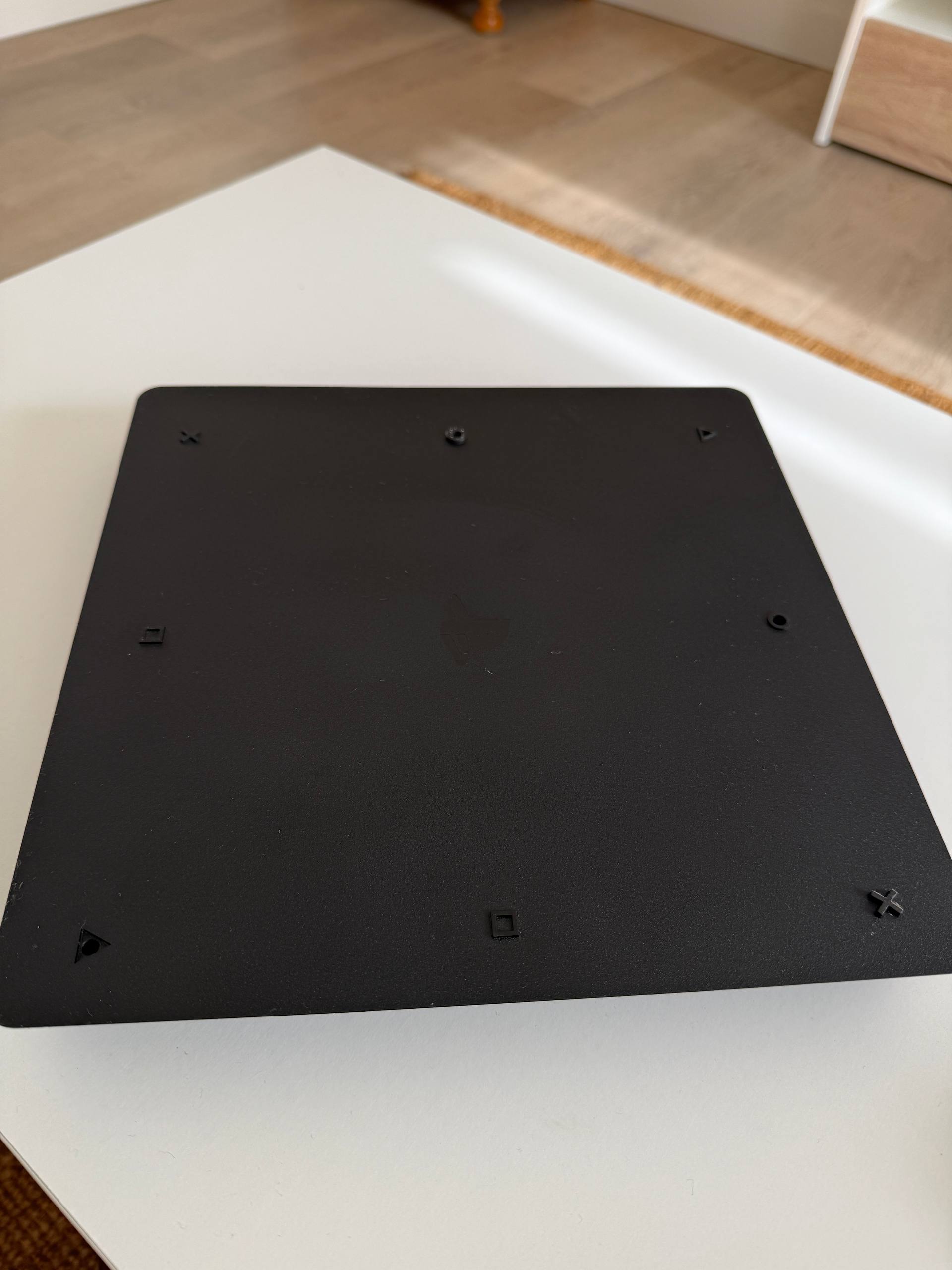 Продам Playstation 4 Slim 1TB, с двумя джойстиками. 2