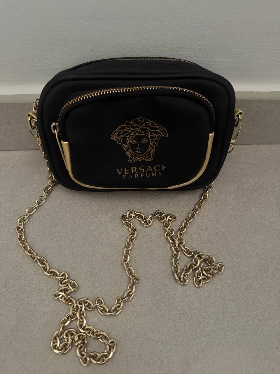 Сумочка-косметичка от Versace 