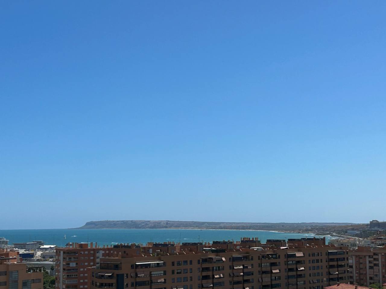 Сдам комнату в Аликанте ( беналуа ) в балконам видом на море.400€ в месяц.комуналка входит в стоимос 3