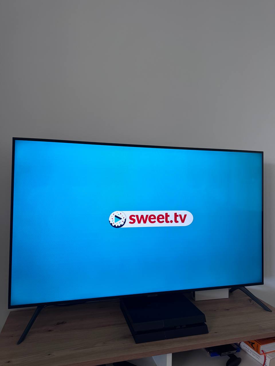 Продам телевизор Samsung диагональ 50’’ , смарт тв, все работает. Цена 200€ 2
