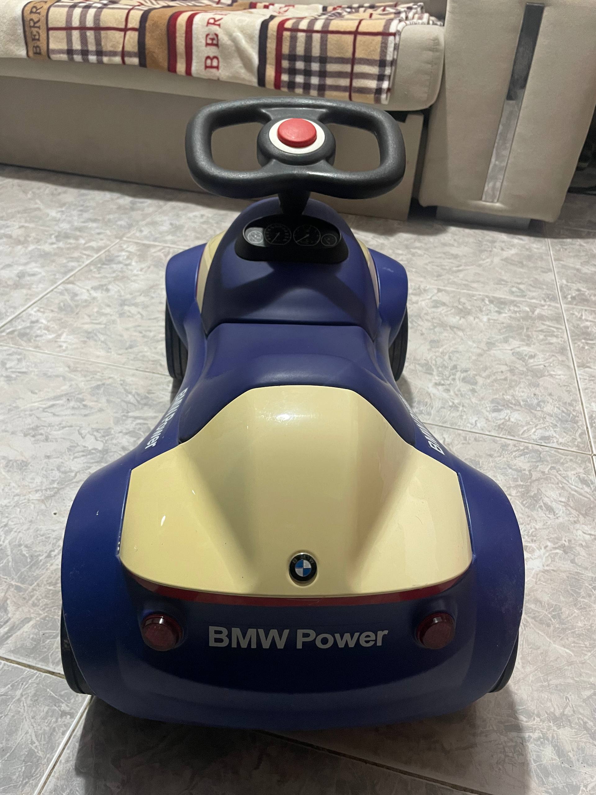 Машинка детская BMW, оригинал с Германии. На одном колесе не хватает колпака(на фото заметно) цена 1 2