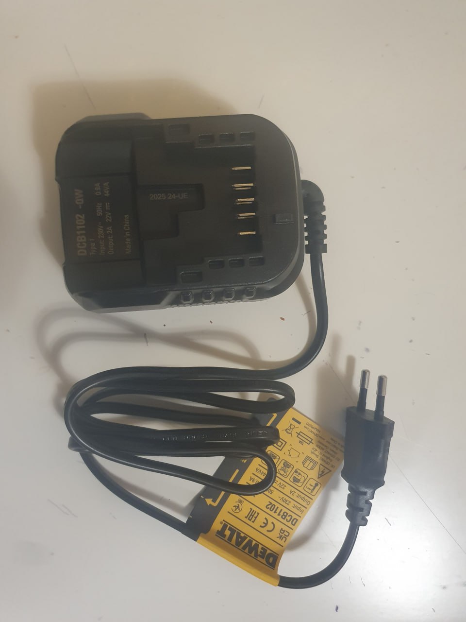 Продам Зарядное DeWalt. Новое, не использовалось. 20 евро