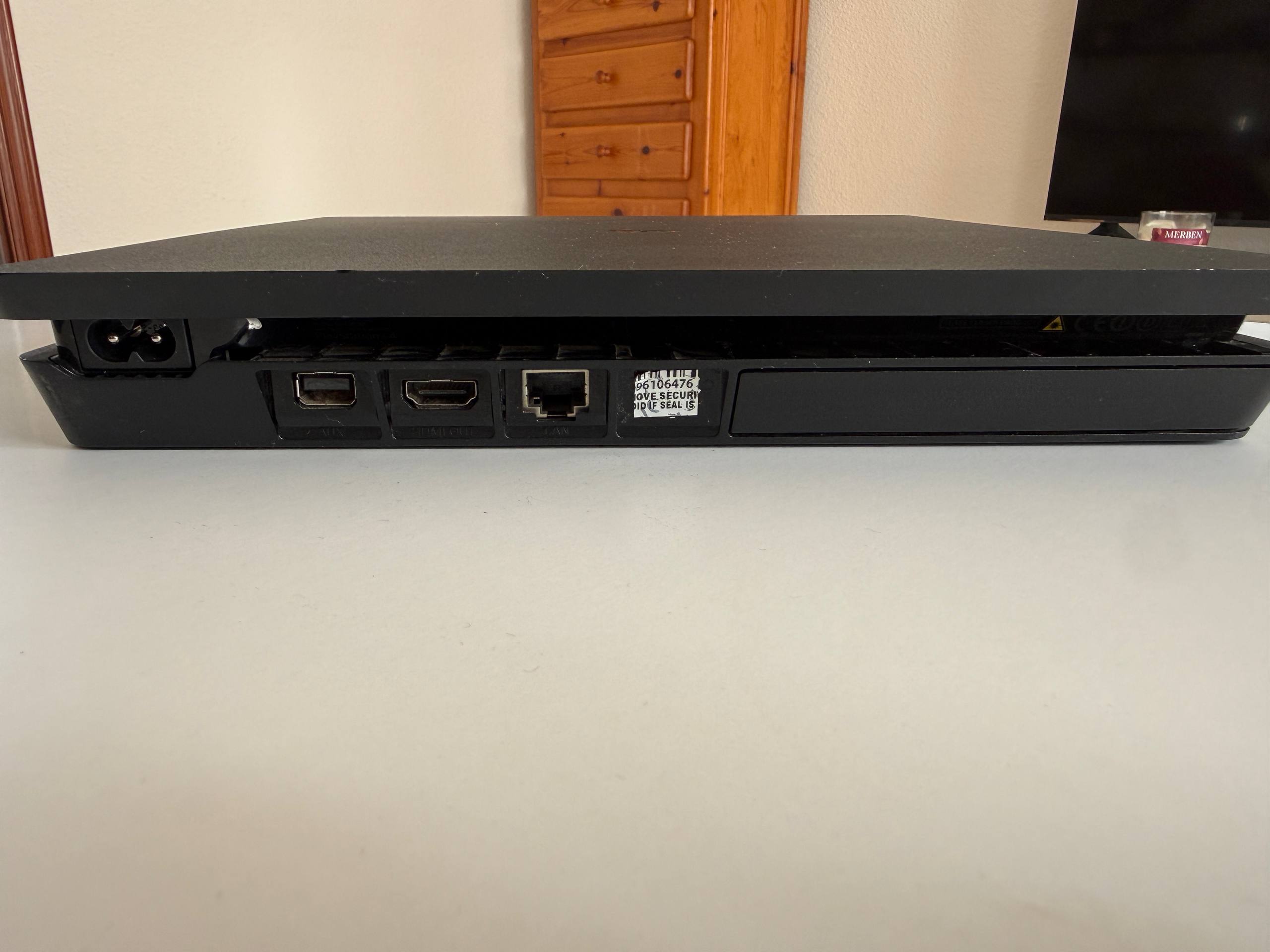 Продам Playstation 4 Slim 1TB, с двумя джойстиками 🎮🎮 3