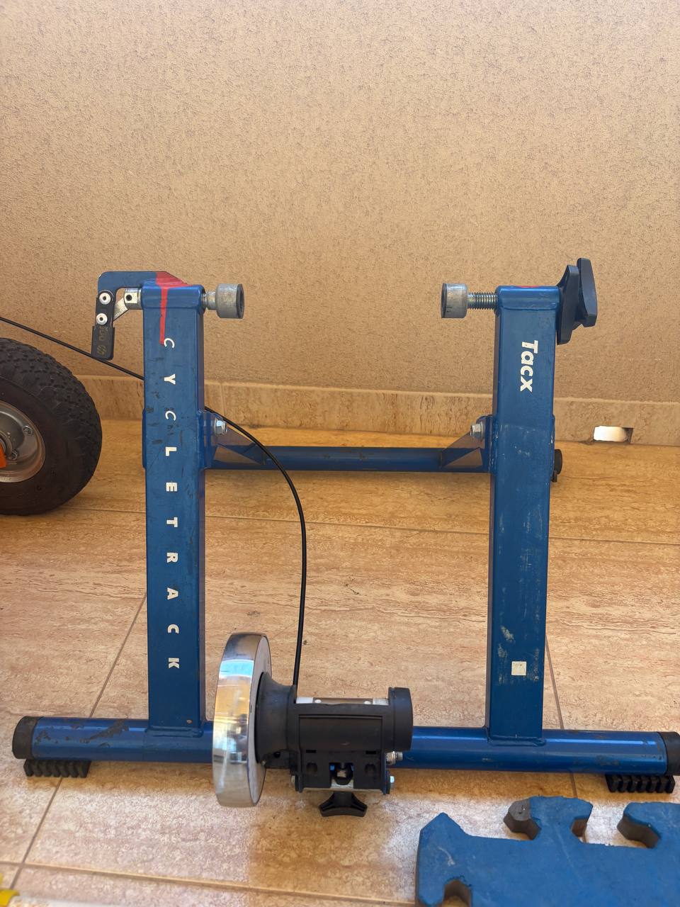 Продам Tacx Cycletrack (велостанок) - 35€, район Сан Габриэль