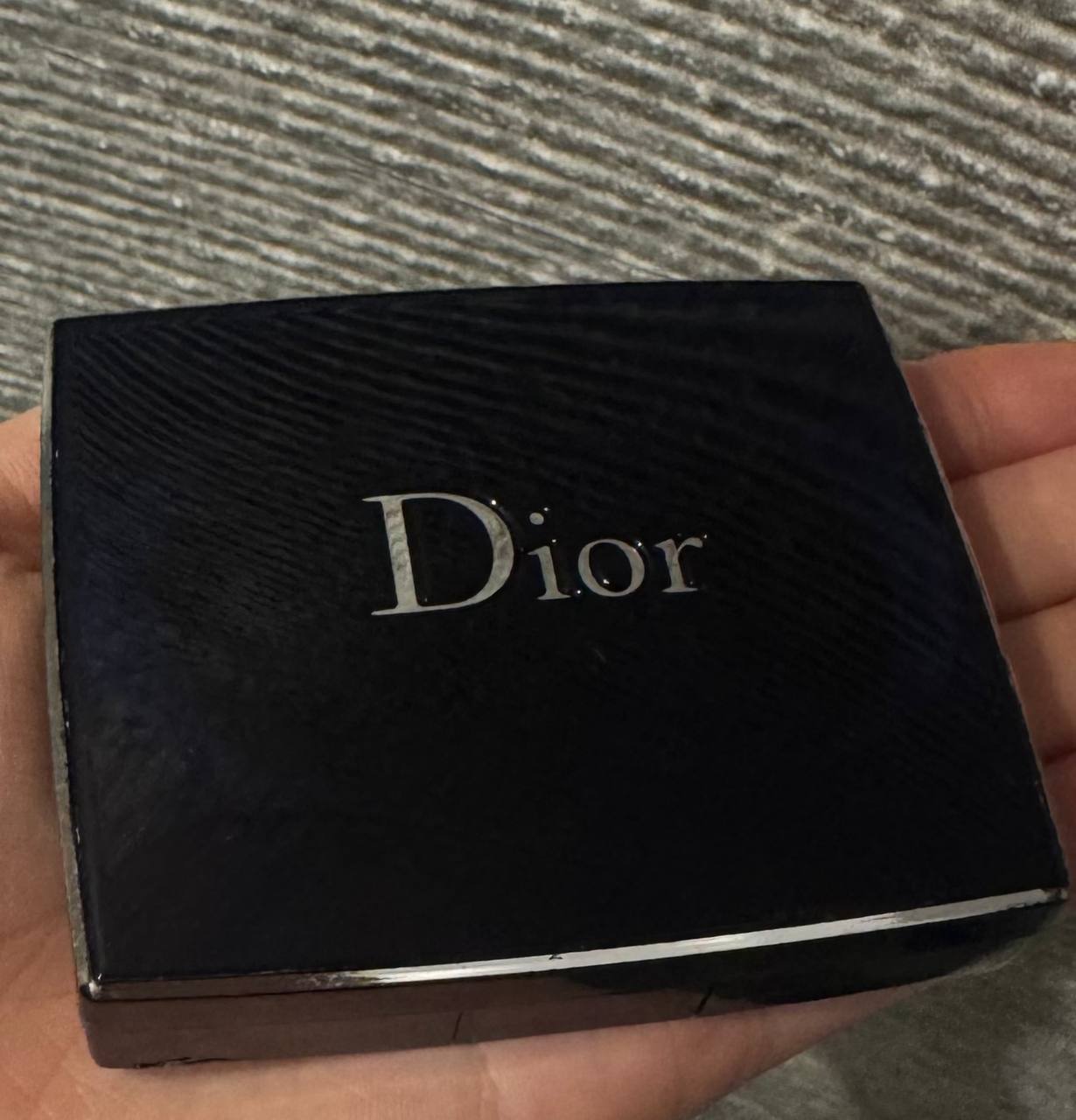 - Палетка оригинальных теней для век от Dior 