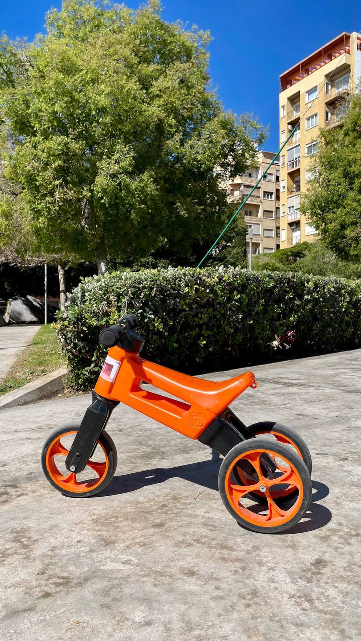 Продам беговел и шлем, всё за 15€