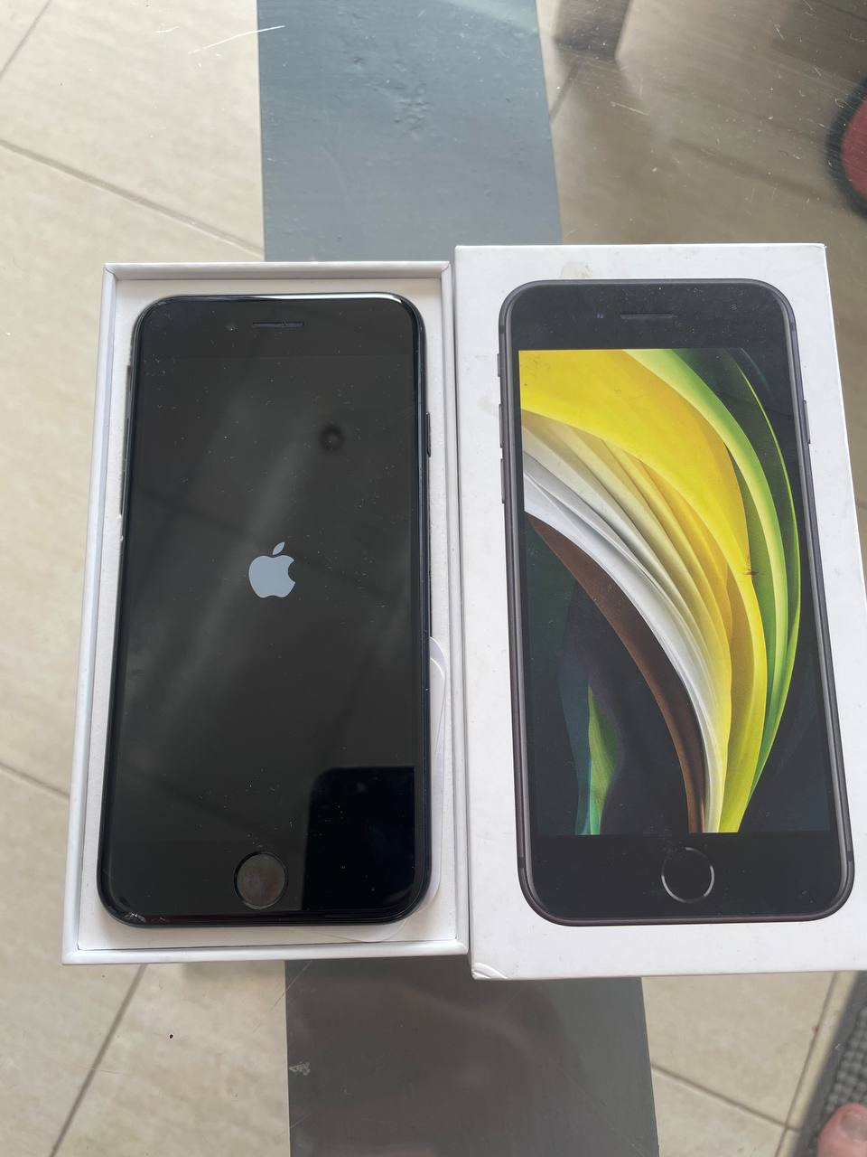 iPhone SE 2020 64 гб