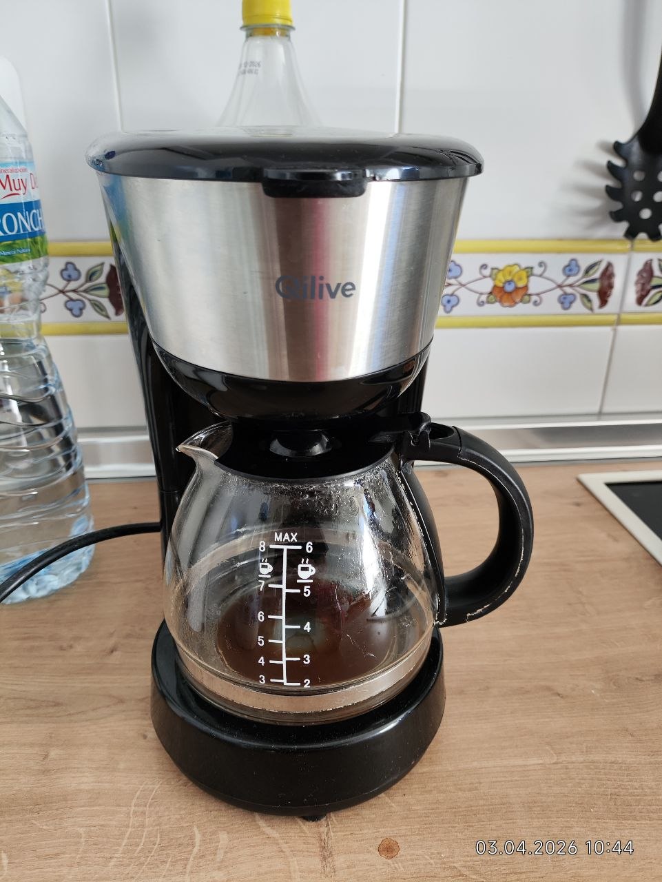 Продам электрочайник и Капельную кофеварку, Qilive каждая за 10 евро, покуплаась все 2 месяца назад.