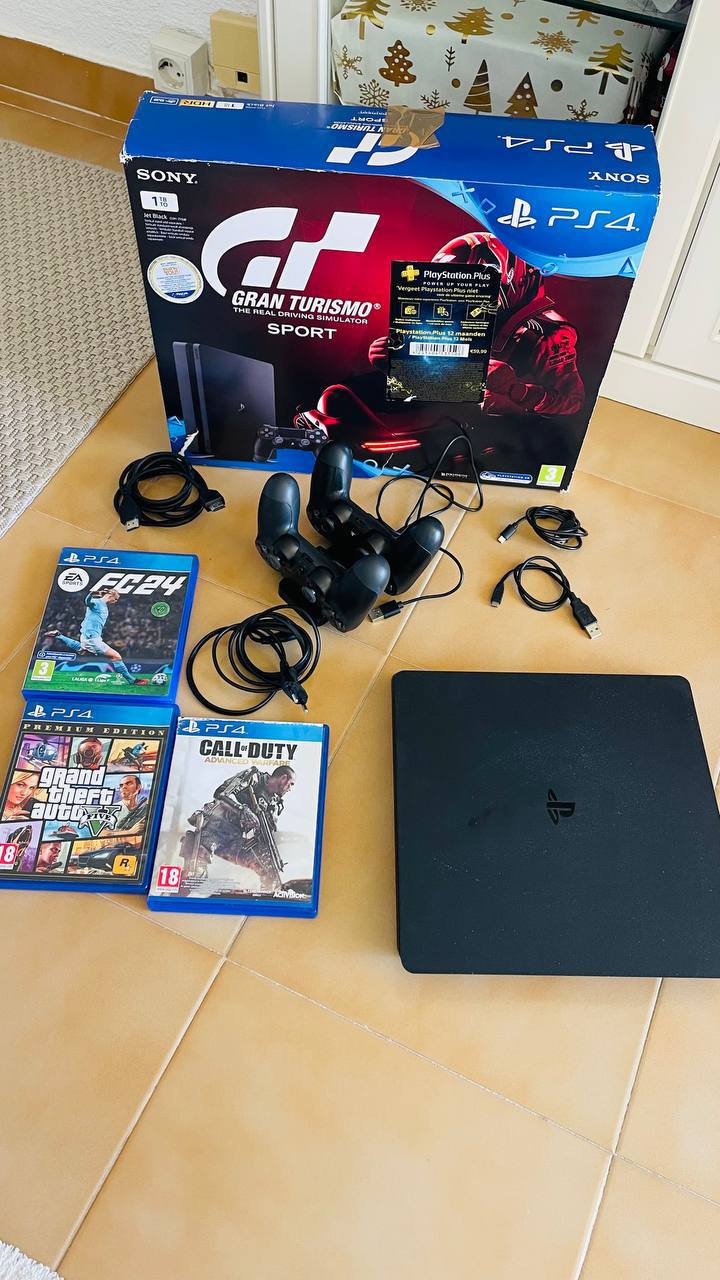 Продам Sony PlayStation Slim 4, 1TB. 3 игры, 2 джойстика. Все кабеля в комплекте. Эль Кампейо. 150 е