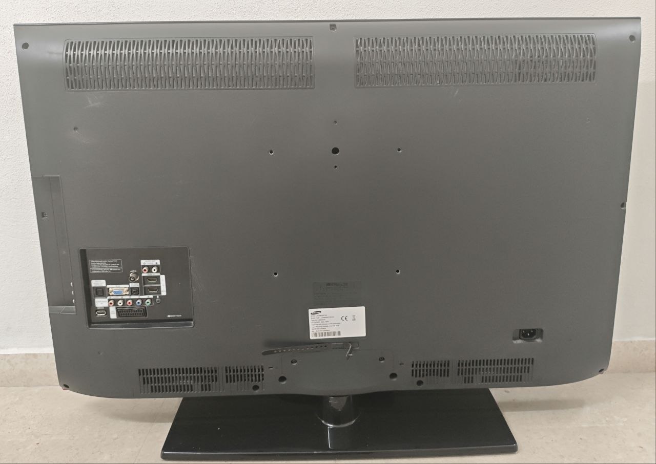 Телевизор LCD 40" FHD 40" Samsung LE40B530P7W 1920x1080, LED, 16:9, дополнительно: AV, аудио x3, ком 2