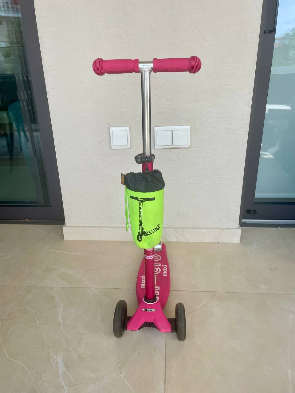 Добрый день! Продам самокат micro scooter( колесики святятся), 25 евро 2