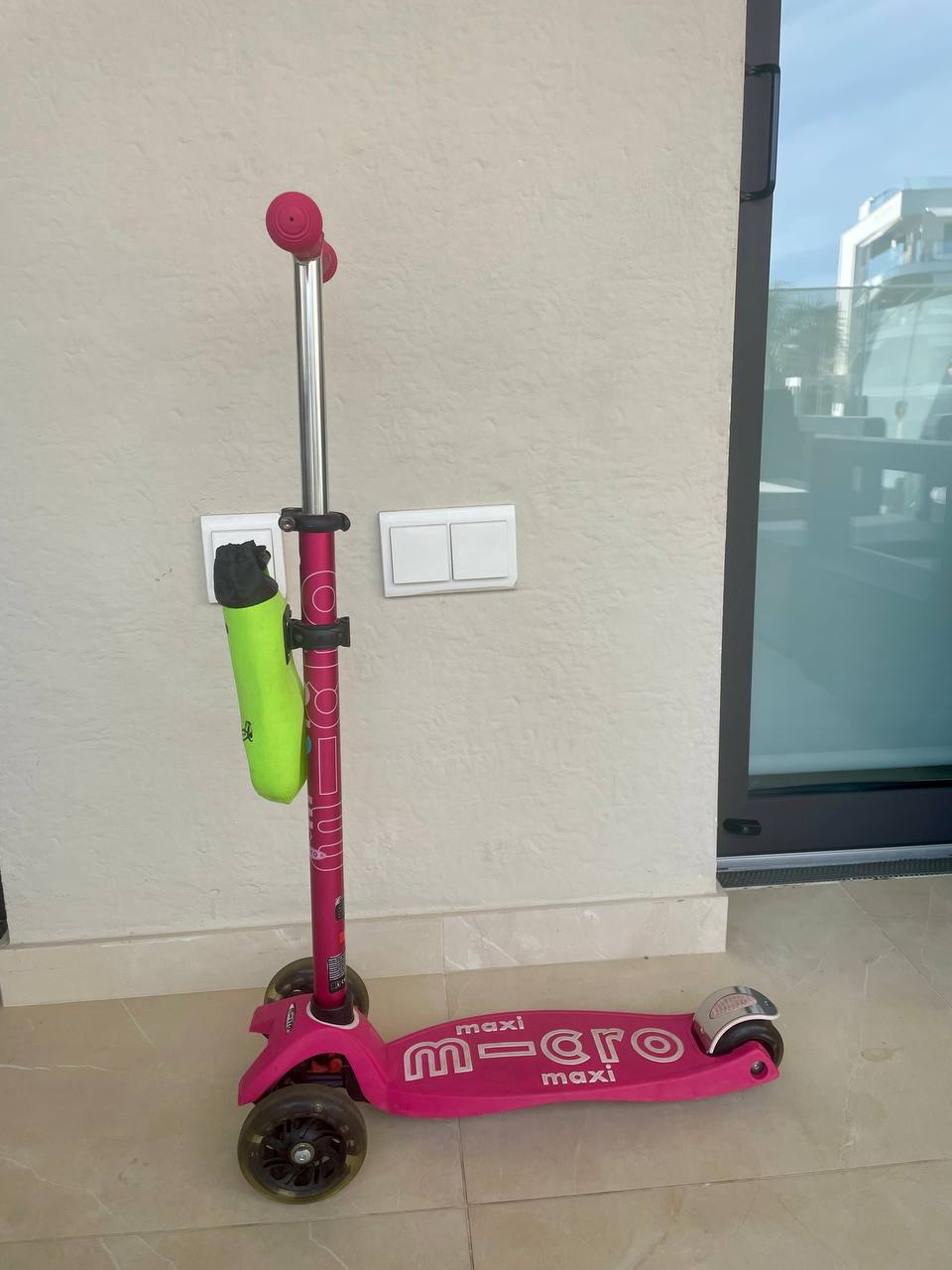 Добрый день! Продам самокат micro scooter( колесики святятся), 25 евро