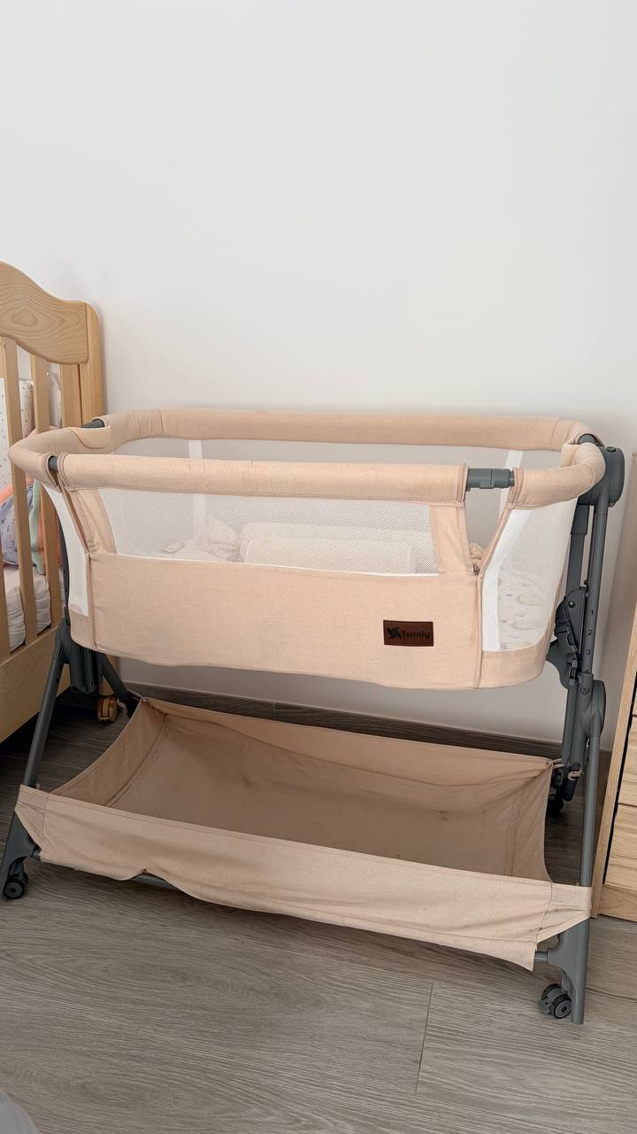 Продаю minicuna приставную к кровати, имеет разные уровни, складывается удобно, матрас внутри абсолю