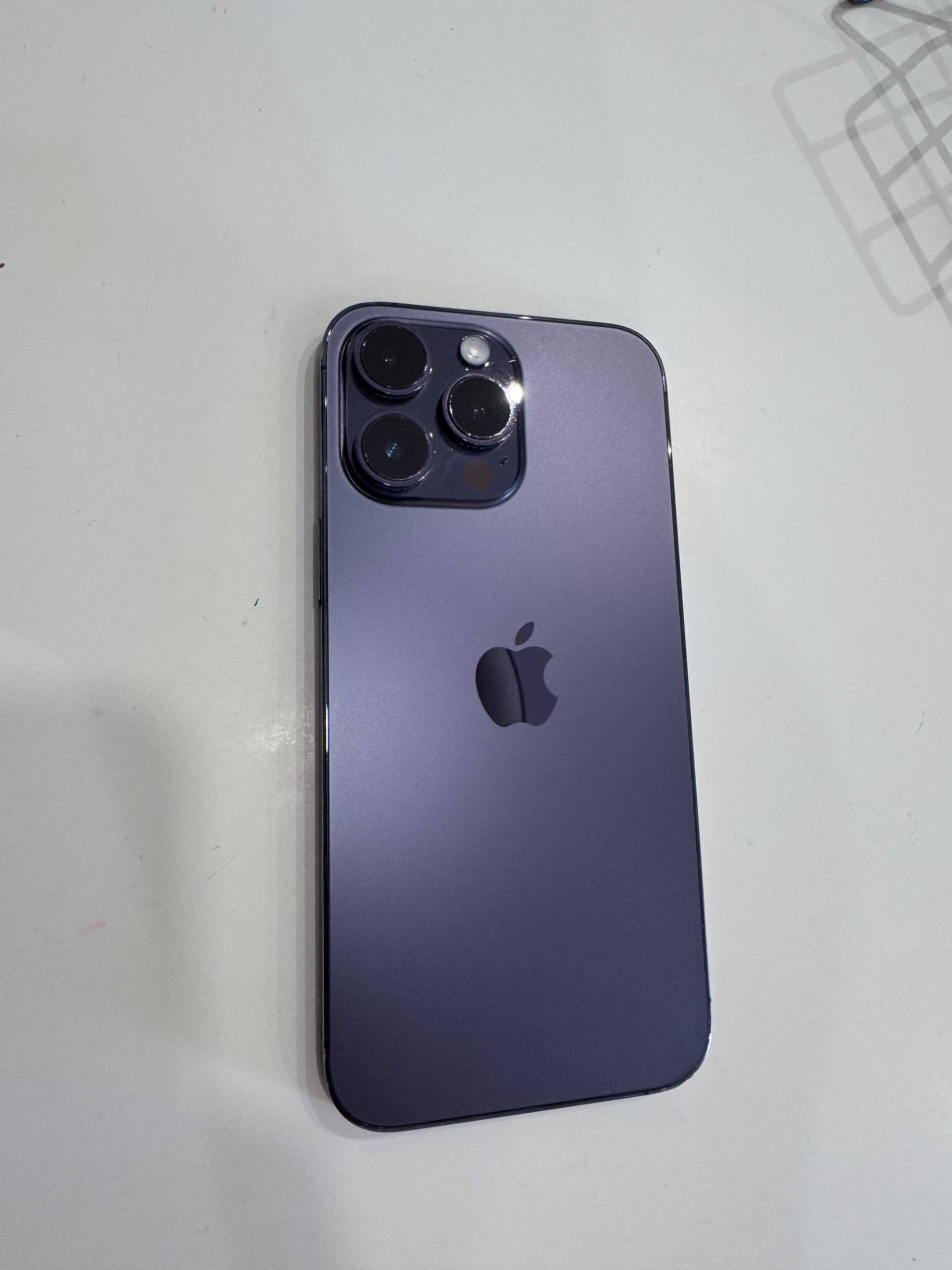 Продам iPhone 14 Pro Max 256 Gb. Один владелец, все оригинальное и ничего не менялось. Коробки нет, 