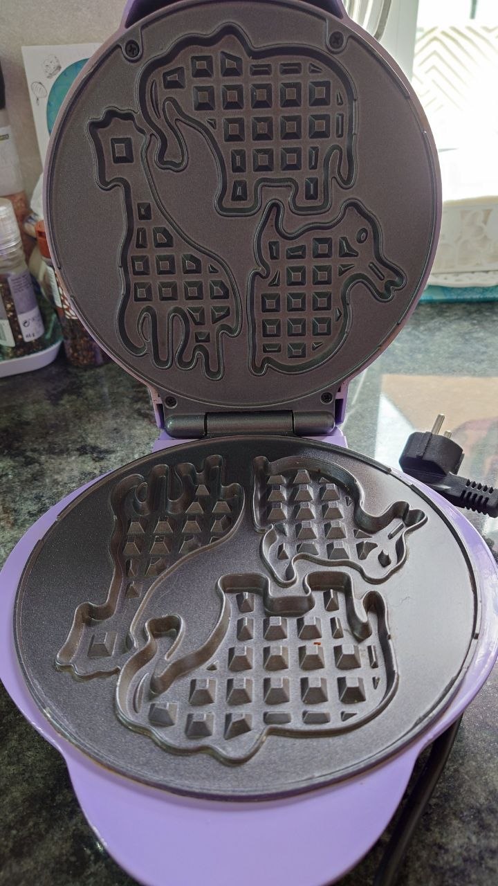 Вафельница с детскими узорами. 20€