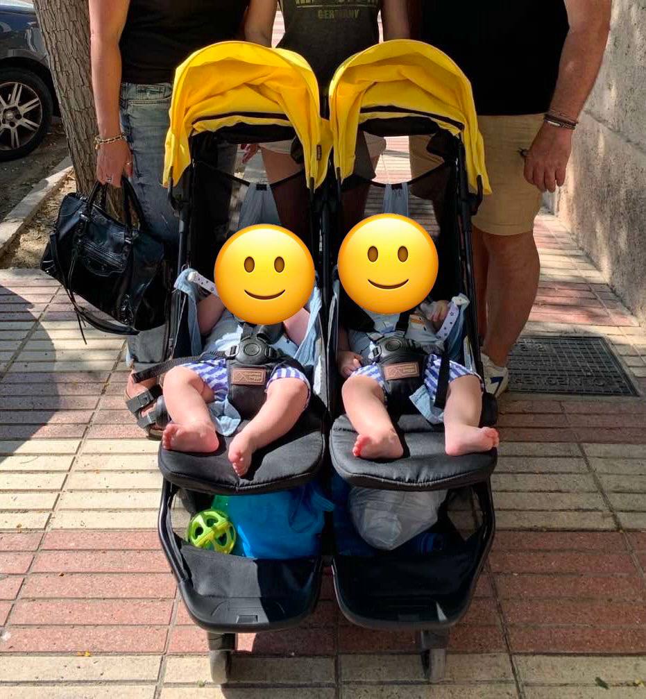 Продам коляску для двойни Покупали новую за 500 (+ручка35) хорошее состояние   Немного потерты два ш 2
