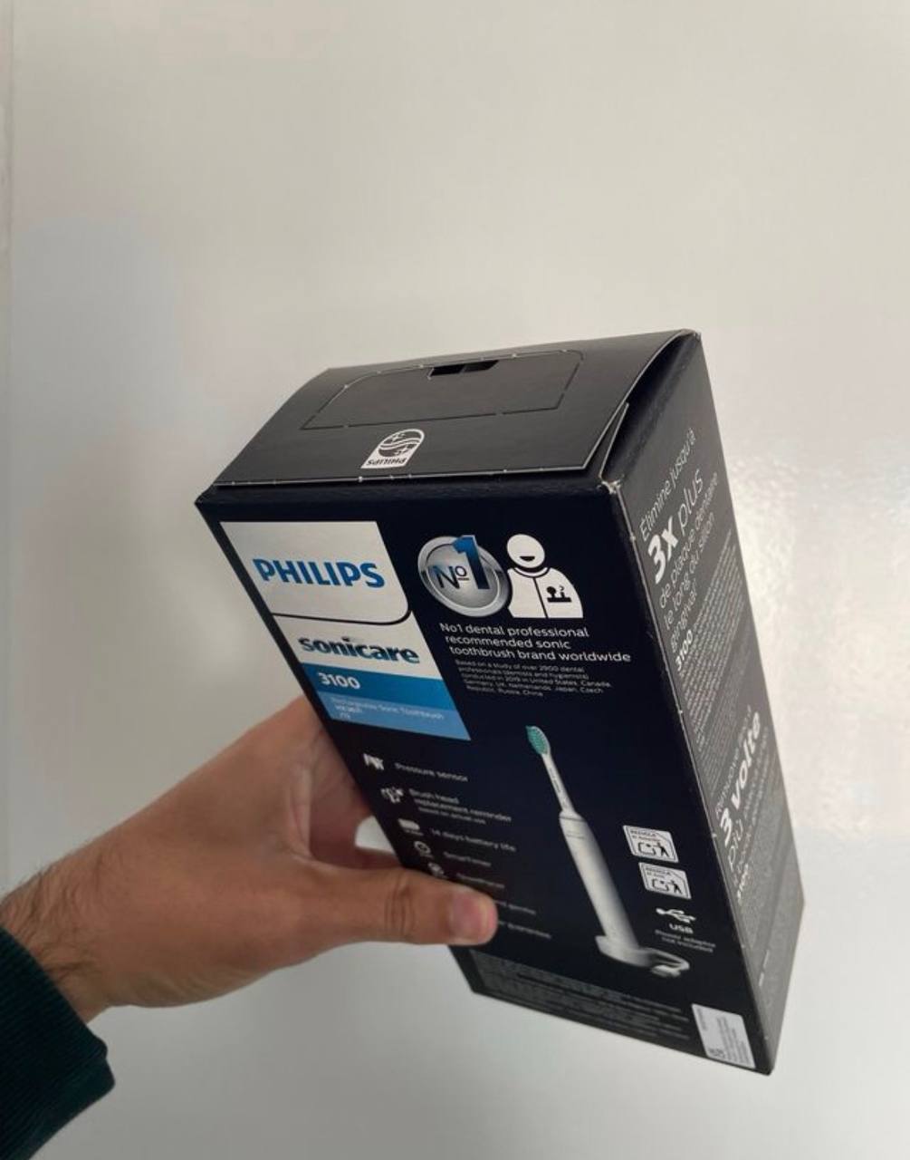 Продаю новую запечатанную электрическую щетку Philips 3100 2