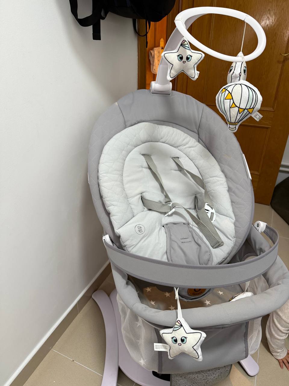 Продам електричний шезлонг-гойдалку LIONELO Bella 3