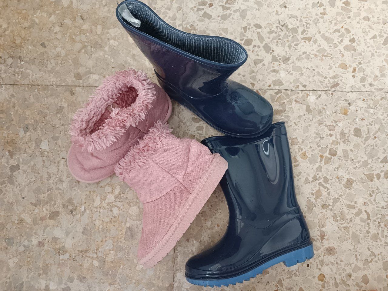 8€ за все. Одето пару раз. Размер 28. Писать в тг +380934929776