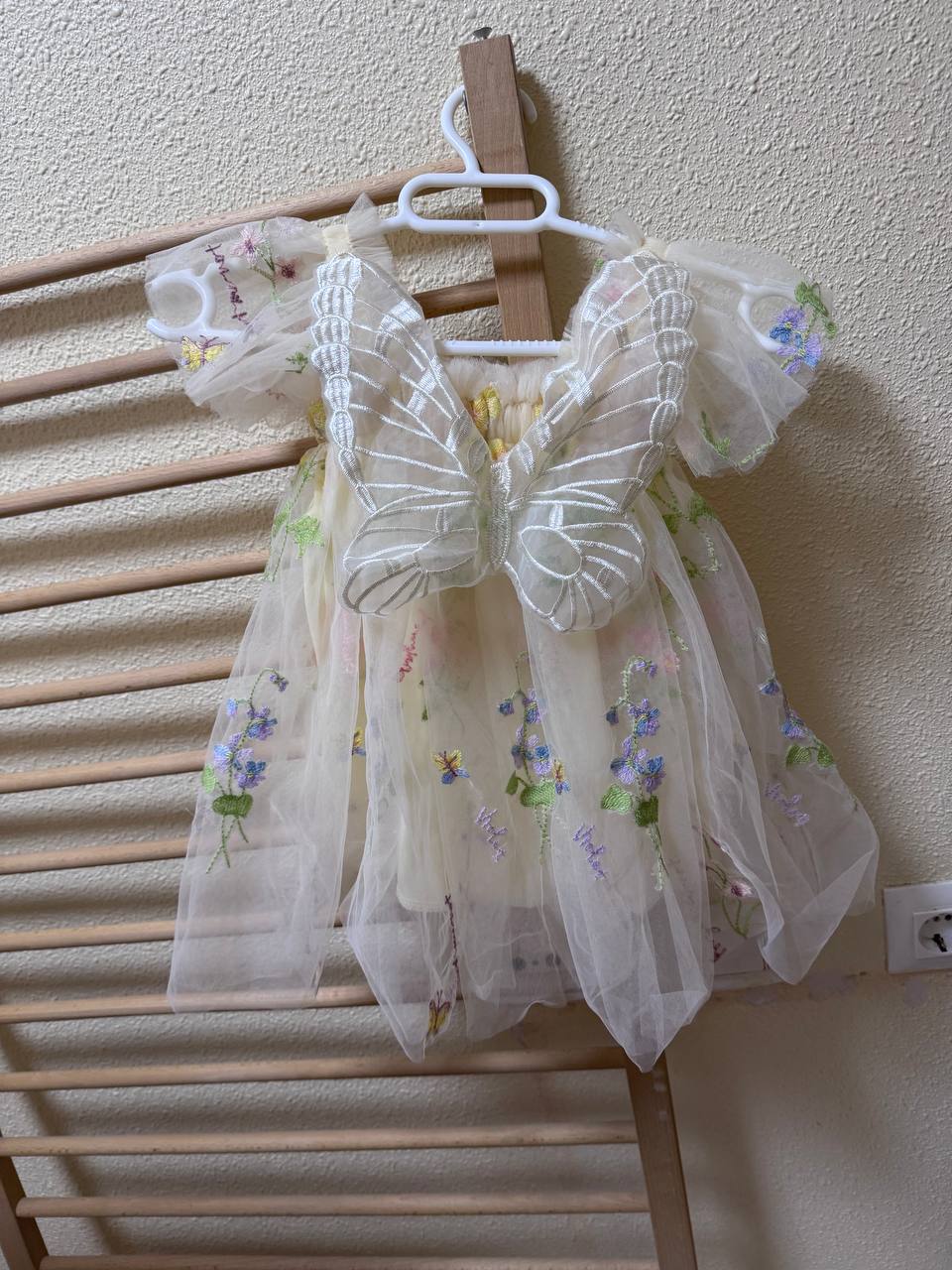 Заказывала как family look, мама с дочкой. один раз на годик надели и все. 2