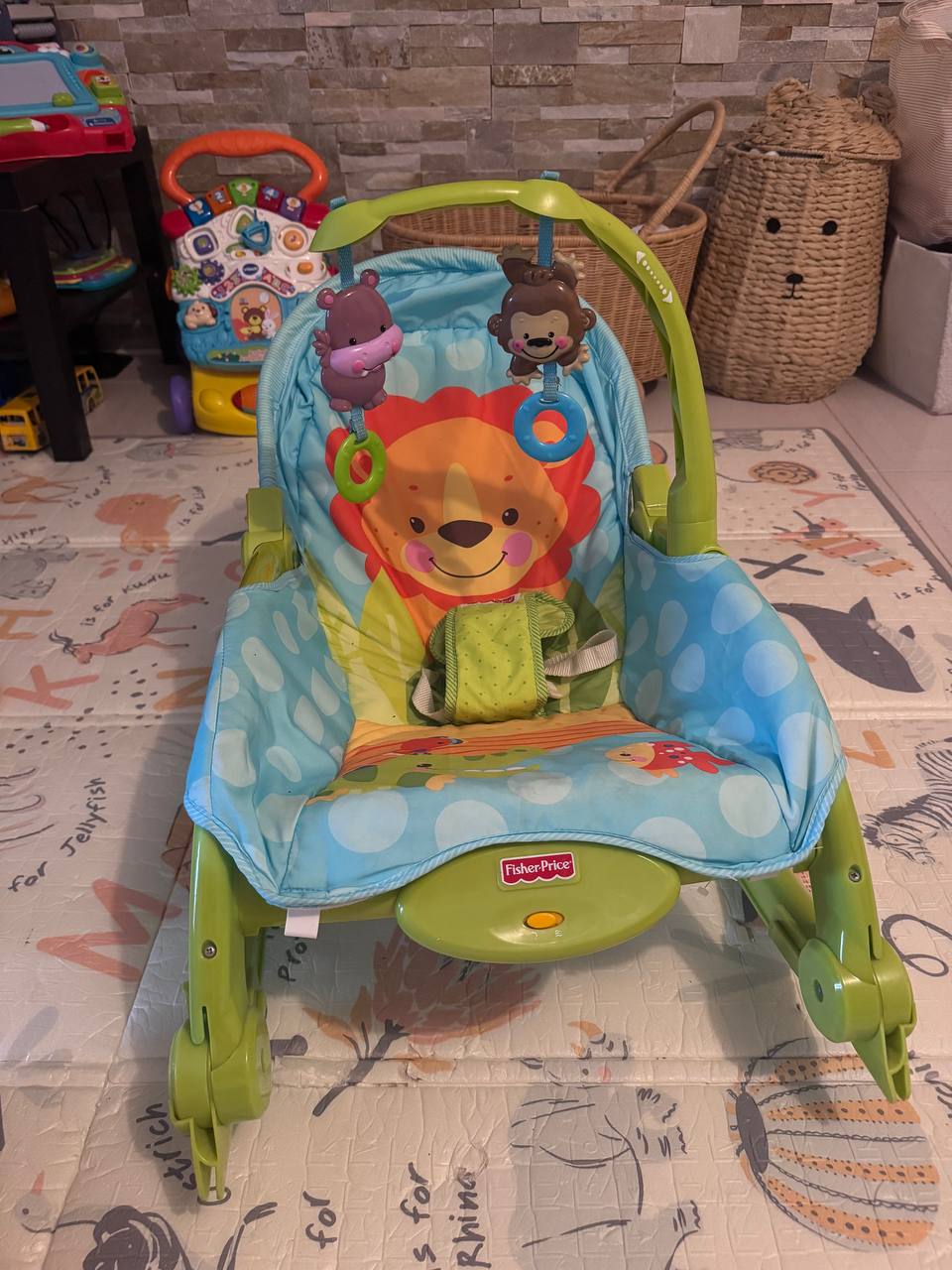 Продаю электрокачелю Fisher Price. 2